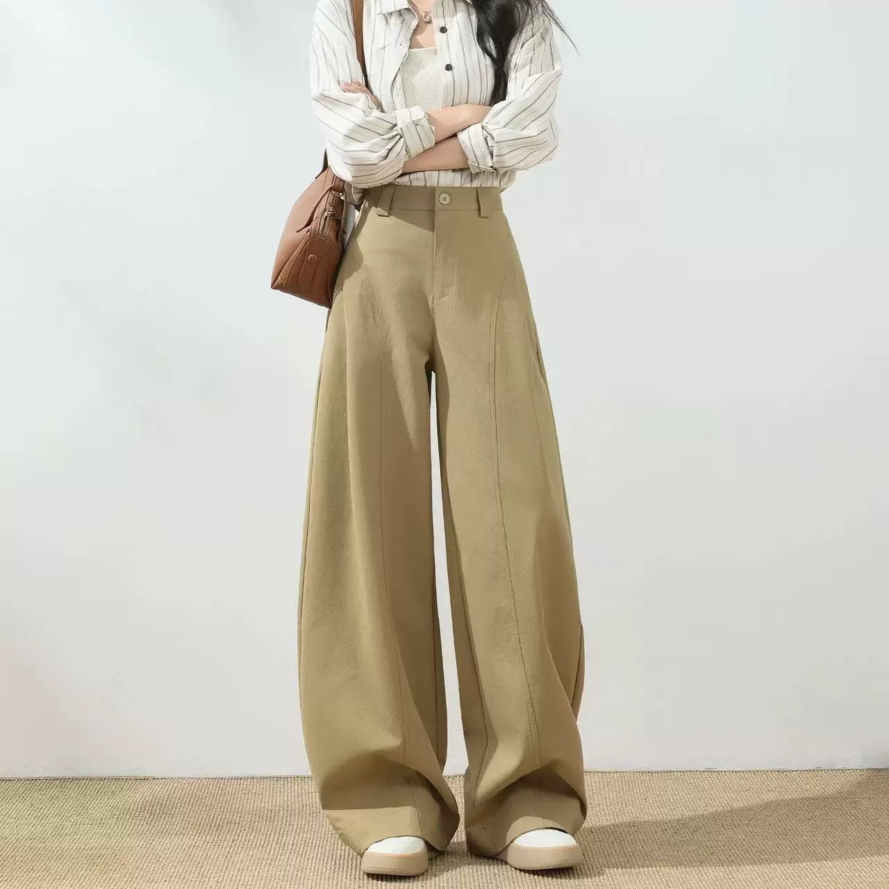 贝斯裤潮流侧压褶阔腿裤秋季2026新款宽松显瘦直筒弯刀裤时尚女裤