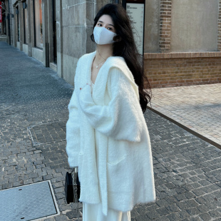 白色连帽水貂绒针织开衫女毛茸茸秋冬大码宽松慵懒奶fufu毛衣外套