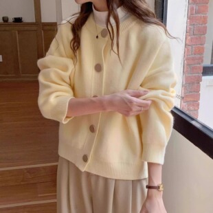 奶黄色新款韩版宽松圆领单排扣针织开衫女毛衣外套简约洋气质上衣