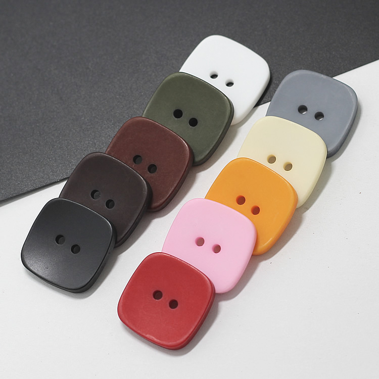 纽扣方形两眼树脂扣冉余