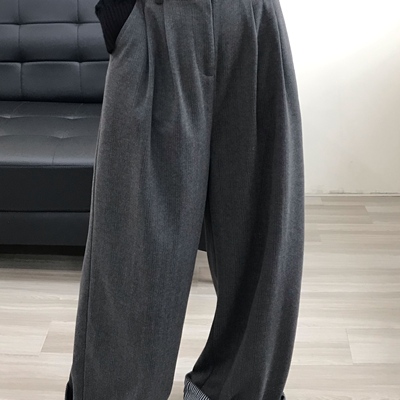 【大萌家】不费劲的时髦感~ 松弛随意竖纹翻边毛呢高腰拖地西裤女