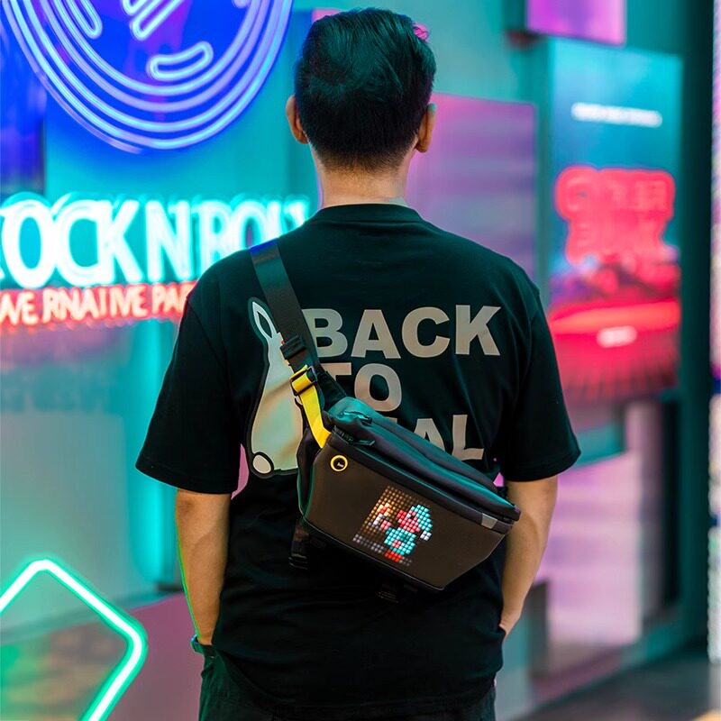 Divoom点音像素包斜挎包腰包高级感单肩男士骑行led胸包新款潮牌