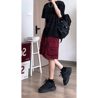 酒红色拉链工装短裤男款