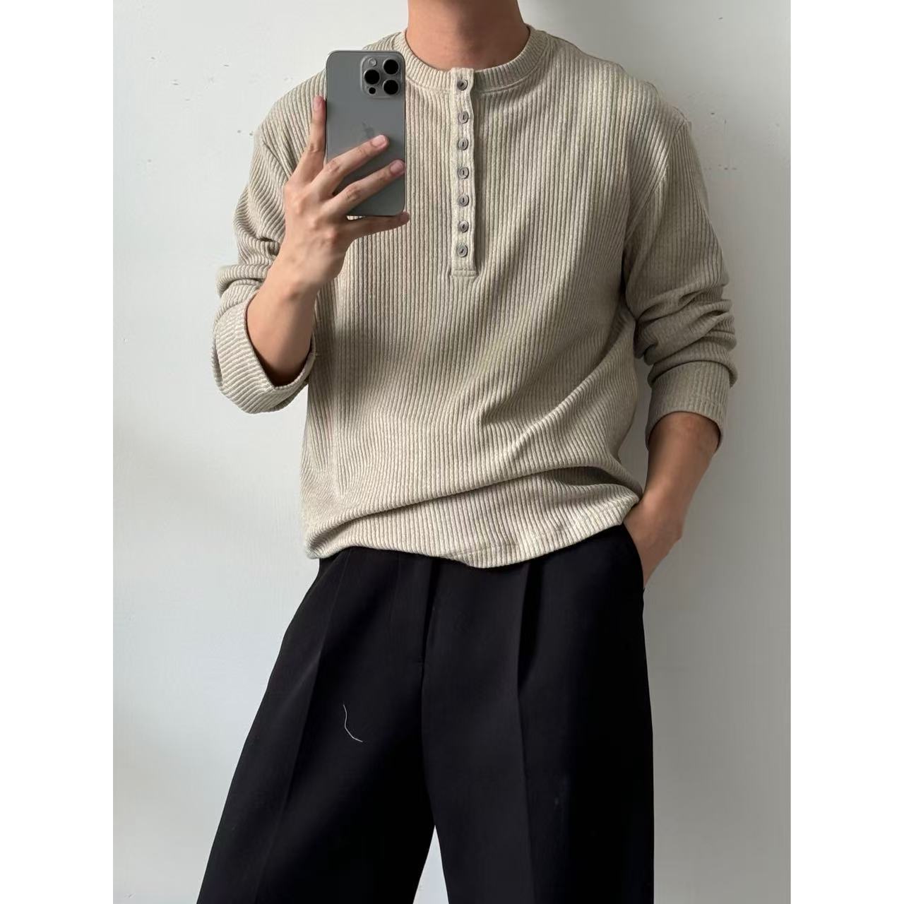 坑条肌理感设计亨利领套头针织男