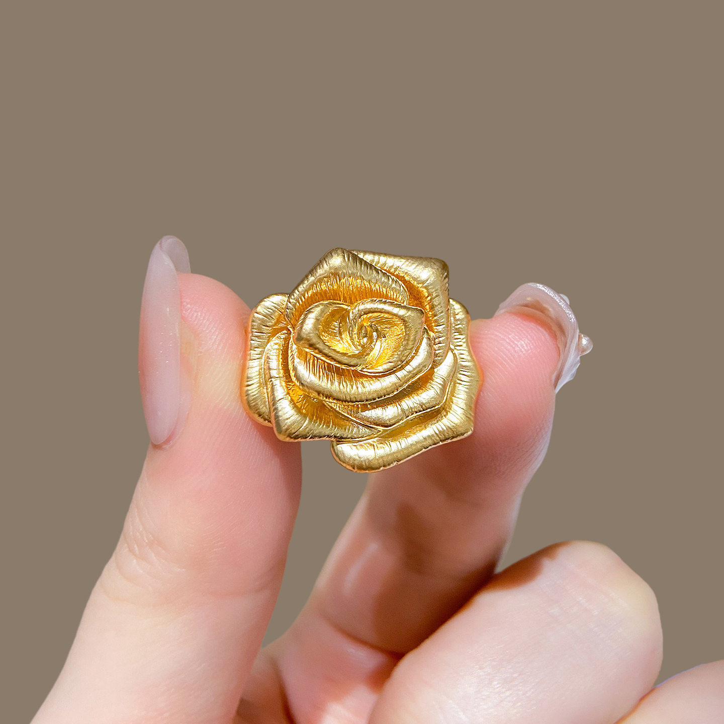 宫廷风金色光面玫瑰花胸针图片