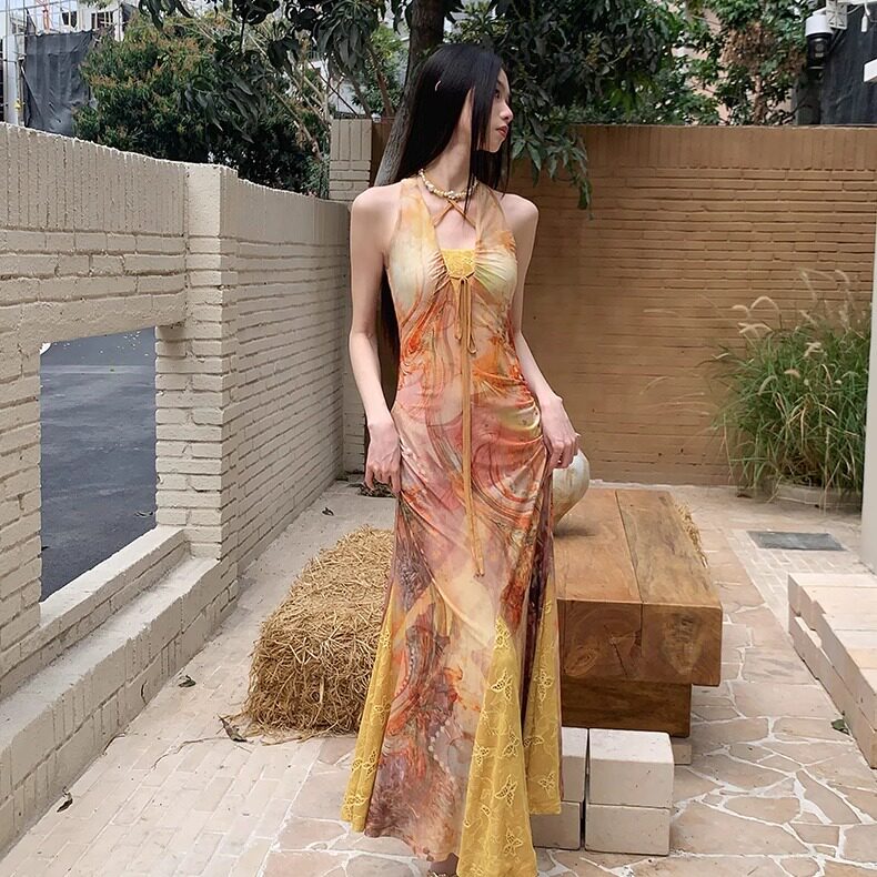 “琉璃秘境”金色连背挂脖连衣裙度假风达尔裙印花蕾丝裙摆鱼尾裙