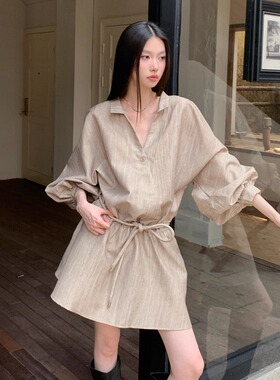 慵懒设计宽松蝙蝠袖V领工装衬衫连衣裙2025夏季穿搭短款A字连身裙
