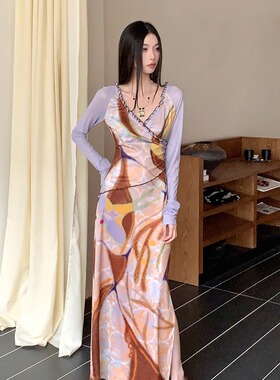 新中式复古几何图案v领长袖连衣裙女秋季修身不规则收腰开叉长裙