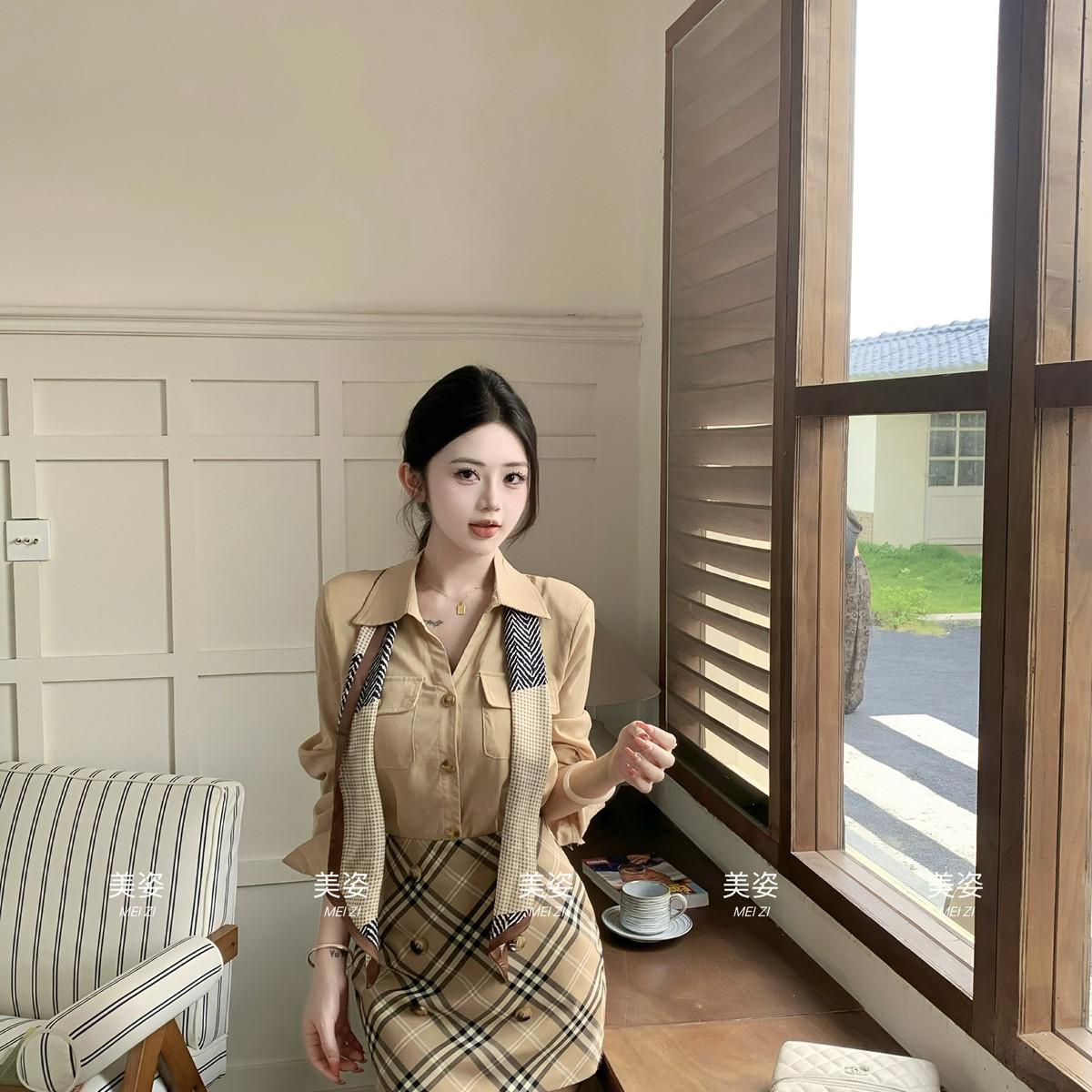 MEI ZI 美姿-装翻领衬衫+高腰格子半身裙两件套套装(配丝巾)55003图片