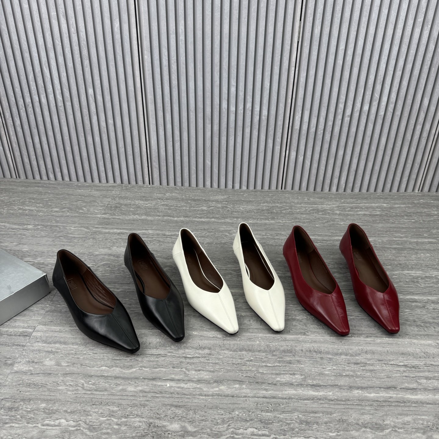 欧货2026春季新款欧洲站简约风尖头浅口坡跟单鞋套脚真皮低跟女鞋,女鞋,浅口单鞋,淘宝优惠券,粉丝福利购,淘宝优惠卷