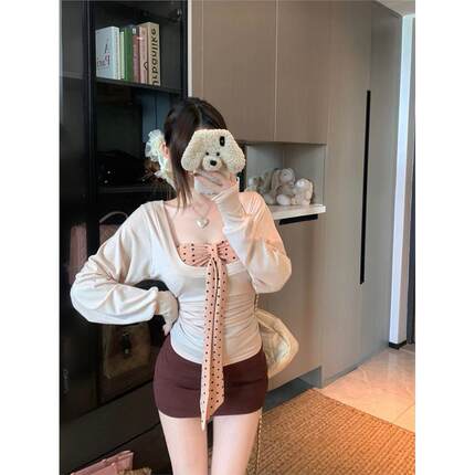 纯欲风杏色方领长袖T恤女秋季收腰褶皱打底衫内搭chic甜辣妹上衣