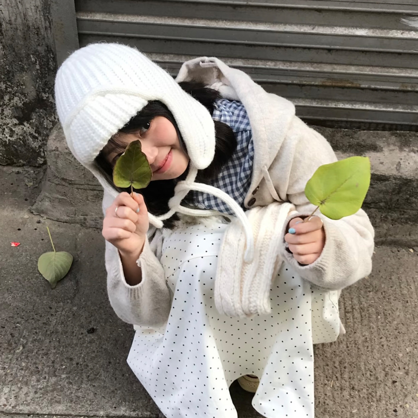 冬日雪地白色大头围针织帽