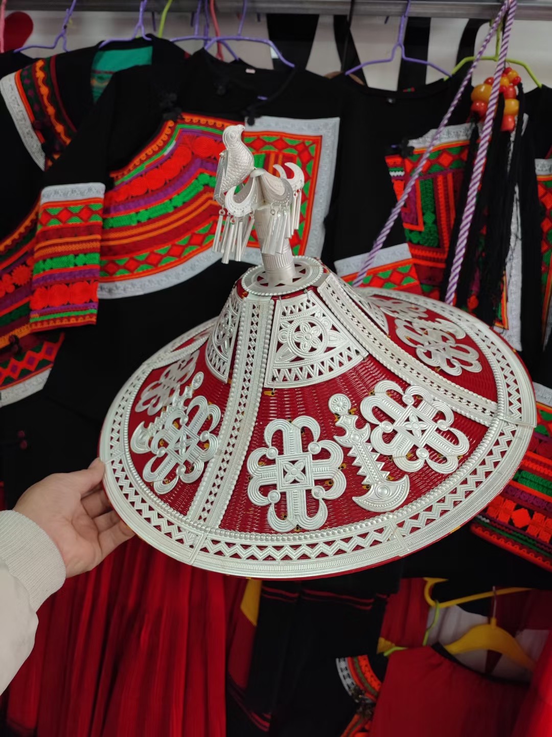 凉山彝族女士服装配饰仿银美姑斗笠尖顶帽子新娘复古民族风摄影用