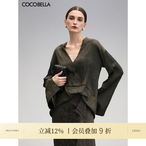 COCOBELLA压褶缎面喇叭袖衬衫