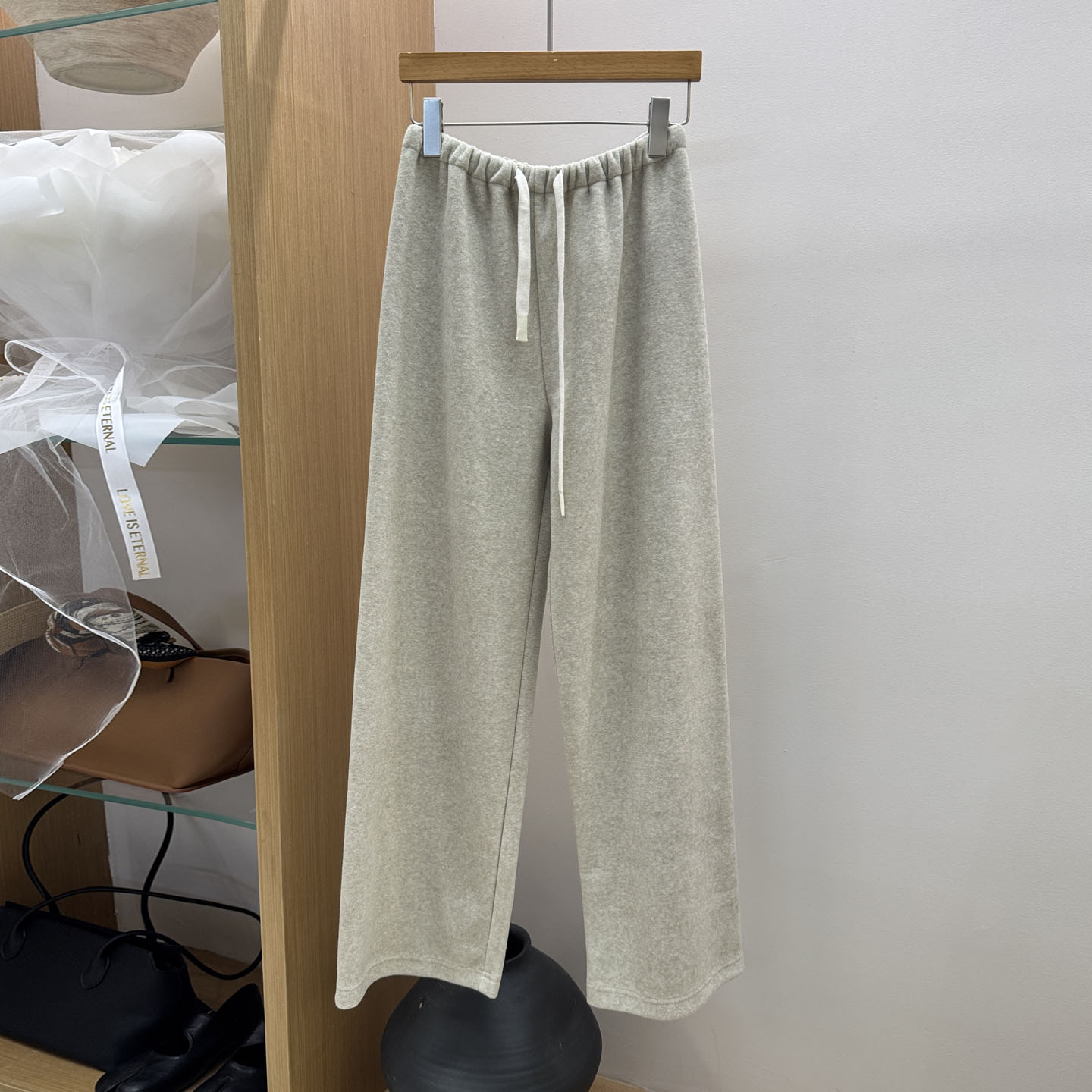 韩系百搭松紧腰直筒阔腿休闲裤女图片