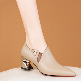 女粗跟小皮鞋 金特 深口单鞋 春秋季 尖头中跟真皮甜美短靴 百丽新款