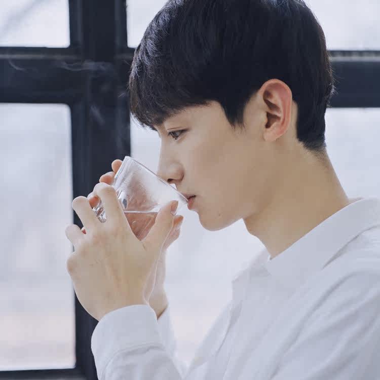 Perruque cheveux raides Court - Ref 2613051 Image 4