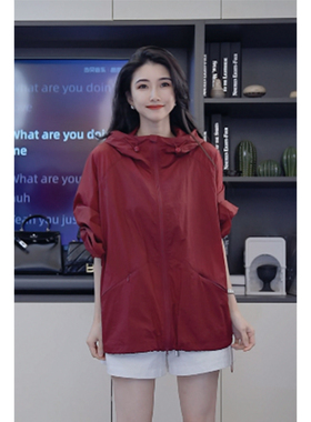 小乖逃X连帽红色外套抽绳防晒外套高领防晒衣S25356