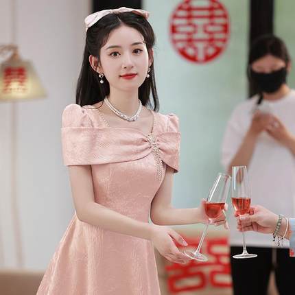 粉色晚礼服裙订婚结婚轻奢敬酒服新款新娘小礼裙宴会中长款高级感
