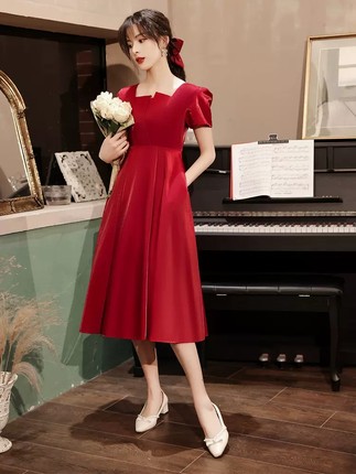 敬酒服新娘新款酒红色婚宴会订婚连衣裙结婚小个子礼服秋冬中长款