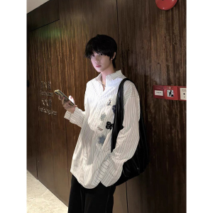 童趣乌托邦 贴布趣味条纹秋冬衬衣长袖男宽松设计感 CS39-P68图片