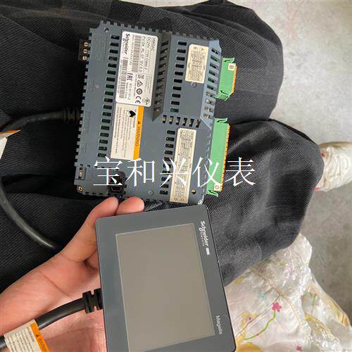施耐德触摸屏 HMIS65 HMISAC 通电显示红灯便宜处