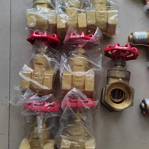 黄铜截止阀，DN32规格，红色手柄，未用，实物图已拍，所( 议价）