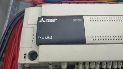 三菱PLCFX3u-128MT/ES-AFX2N-16E