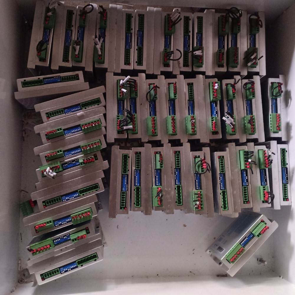 SEA2M44英士达步进数字型电机驱动器机上拆来的