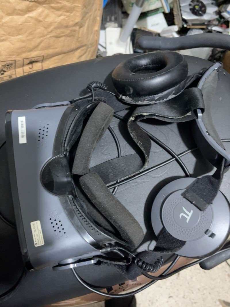 PiMax4kvr眼镜就眼镜带个估计3m长的线