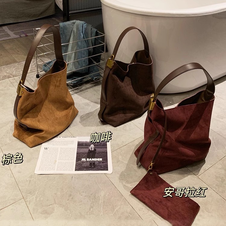 磨砂麂皮绒水桶包女大容量托特包