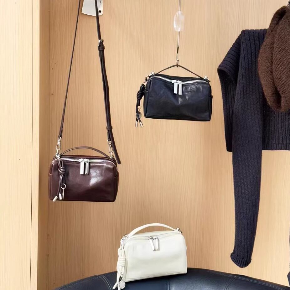 植鞣头层牛皮枕头包女2025新款超火精致手提包真皮斜挎包保龄球包