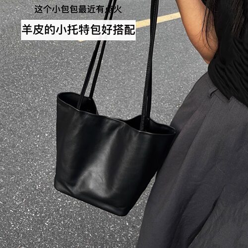 大容量单肩腋下水桶包羊皮托特包