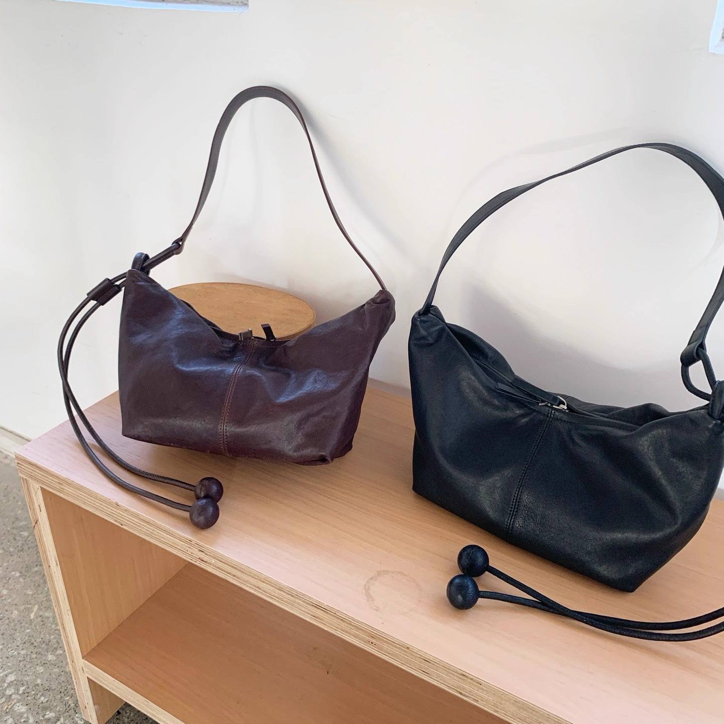 慵懒风斜挎饺子包真皮腋下牛角包