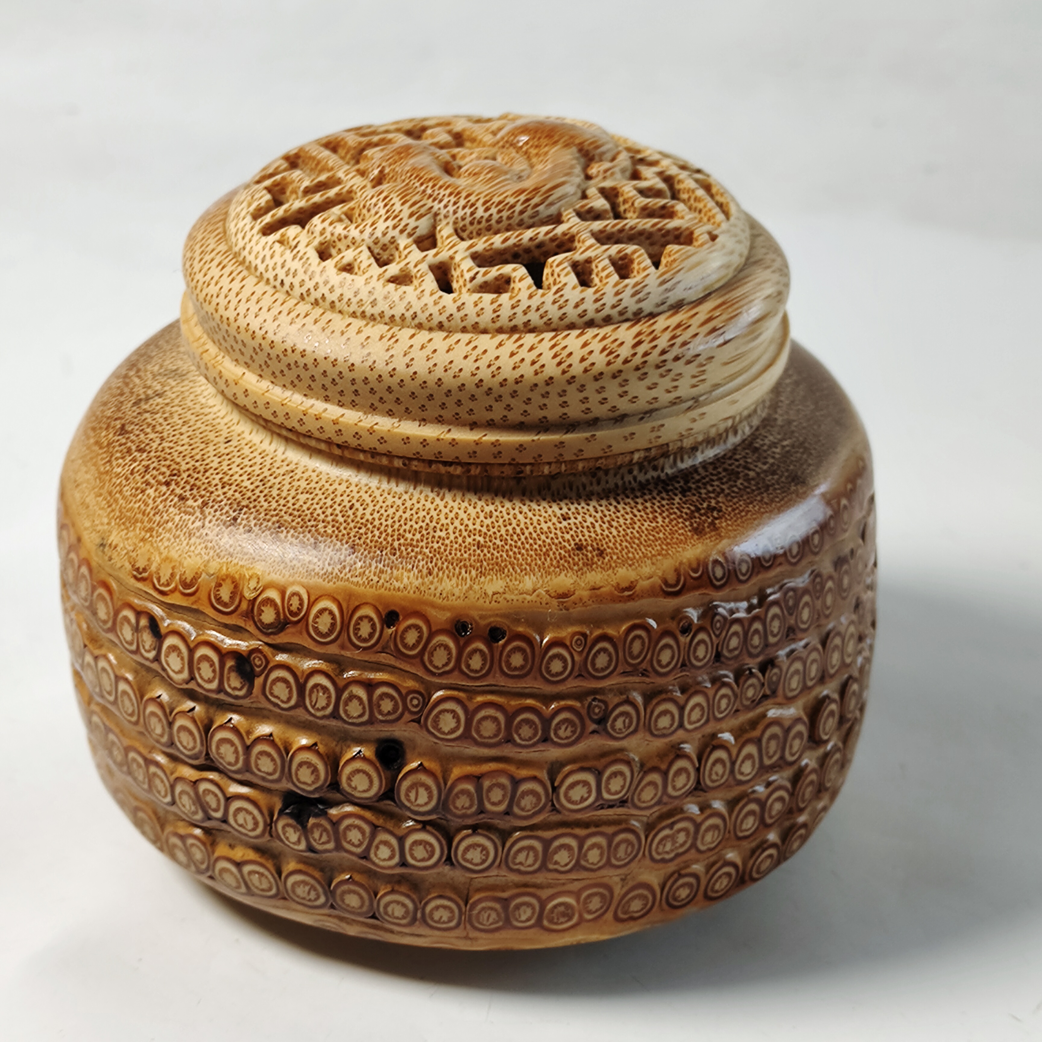 精品竹根纯手工打磨雕刻虫具双螺纹口底部带食槽送礼佳品