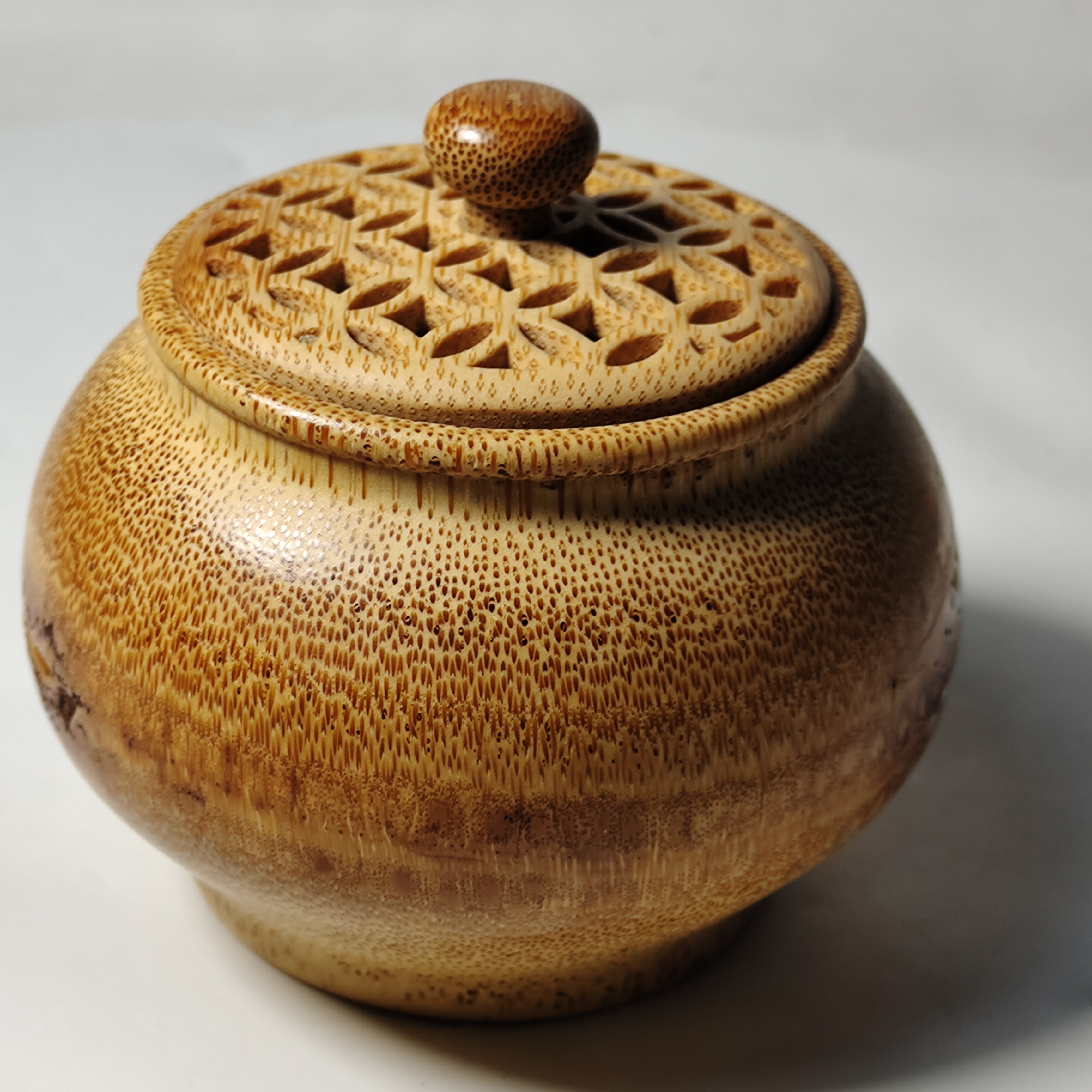 精品纯手工竹根雕刻把玩件