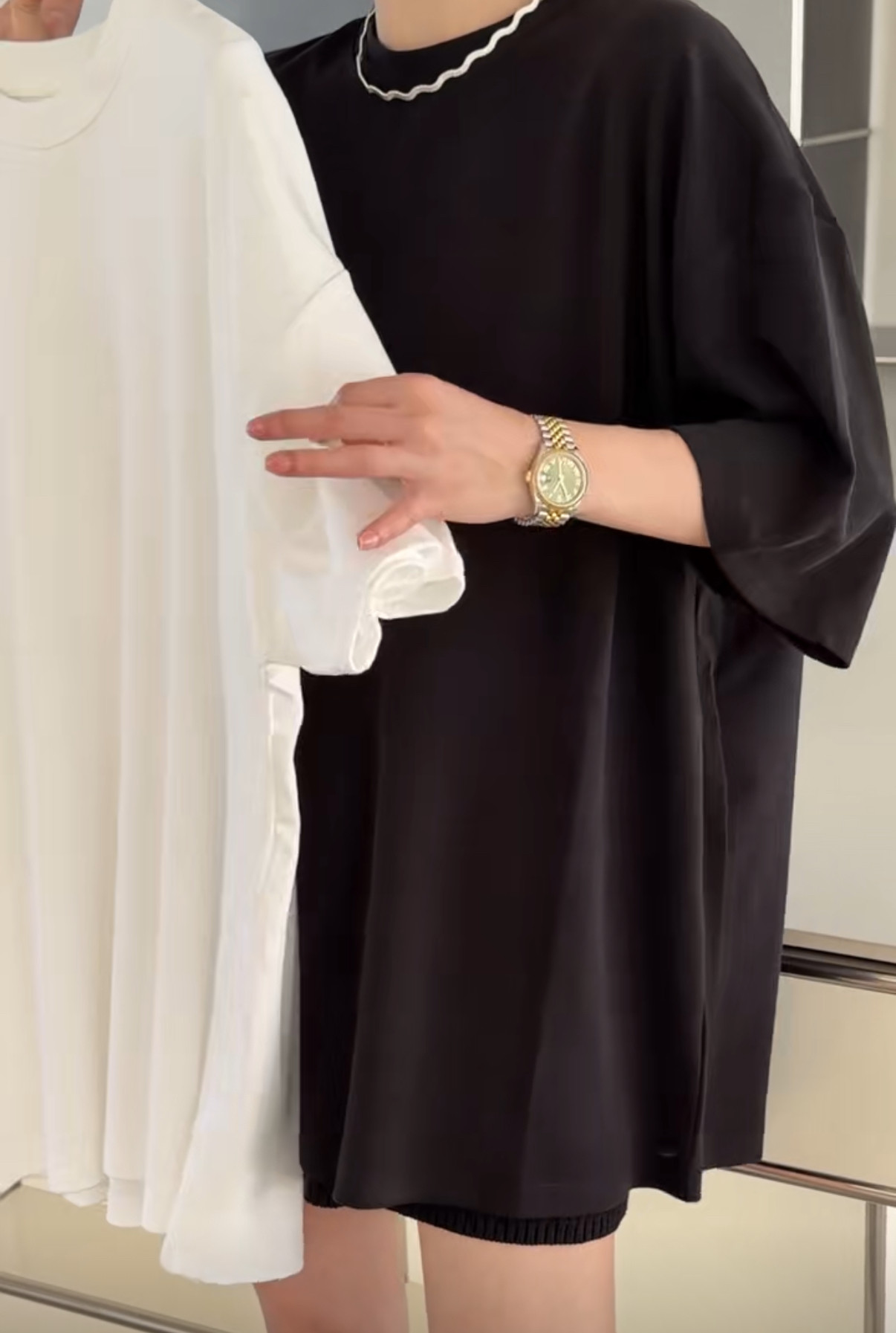 妍西家 诗歌兰女装25秋冬款8137-3时尚百搭白色圆领宽松大版T恤女