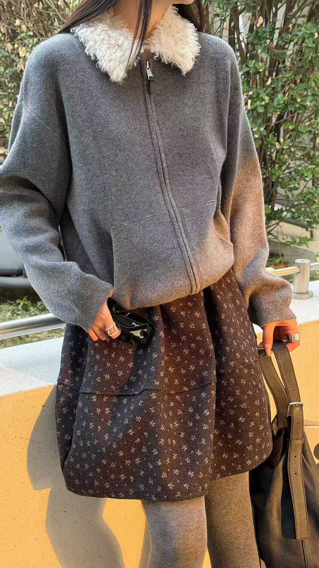 妍西家 诗歌兰女装25冬款6121时尚灰色圈圈毛领翻领拉链针织外套