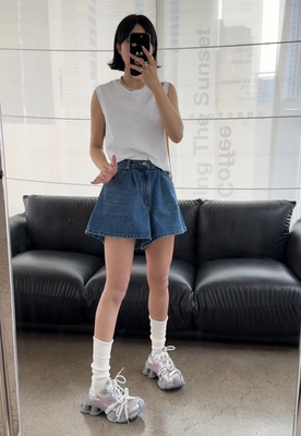 妍西家 诗歌兰女装25夏款58079时尚气质白色圆领无袖显瘦背心上衣