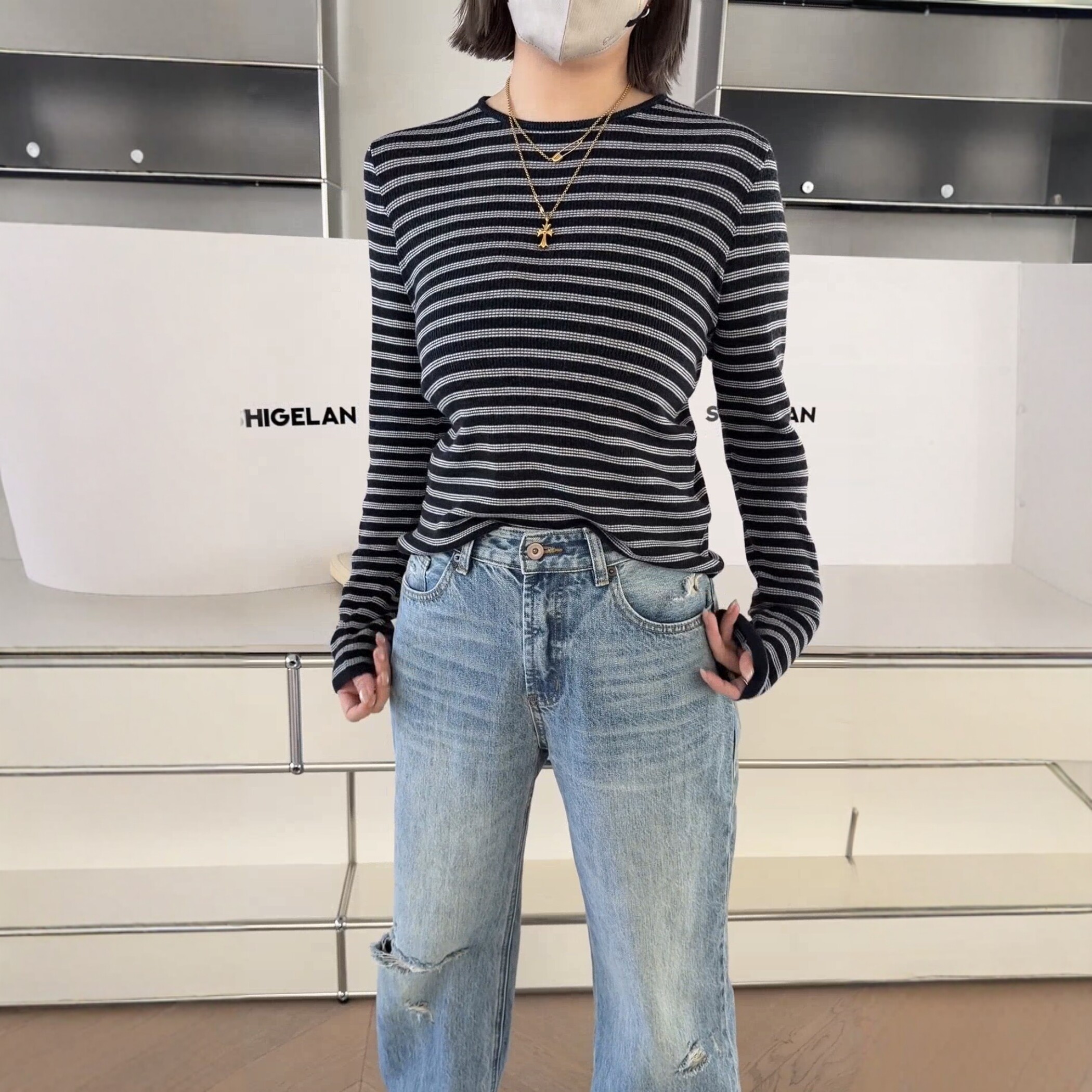 妍西家 诗歌兰女装26秋款新品欧货07300时尚黑色细条纹圆领针织衫