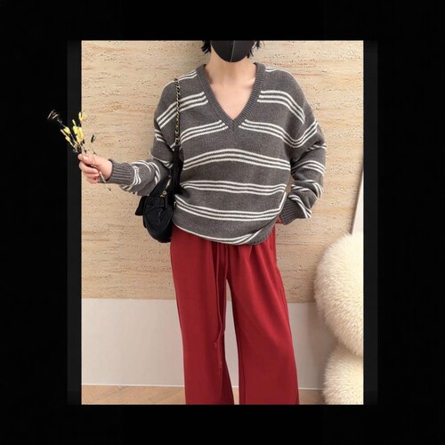 妍西家 诗歌兰女装26秋冬款15033韩货时尚V领灰色条纹长袖针织衫