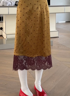 妍西家 诗歌兰女装26早春款5289时尚黄色法式蕾丝拼接醋酸半身裙