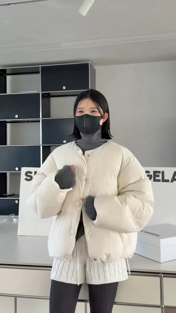 妍西家 诗歌兰女装25冬款9499时尚百搭黑色暗扣面包服羽绒外套女