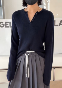 7365百搭赞蓝色V领纽扣弹力显瘦针织衫 25冬款 女 诗歌兰女装 妍西家