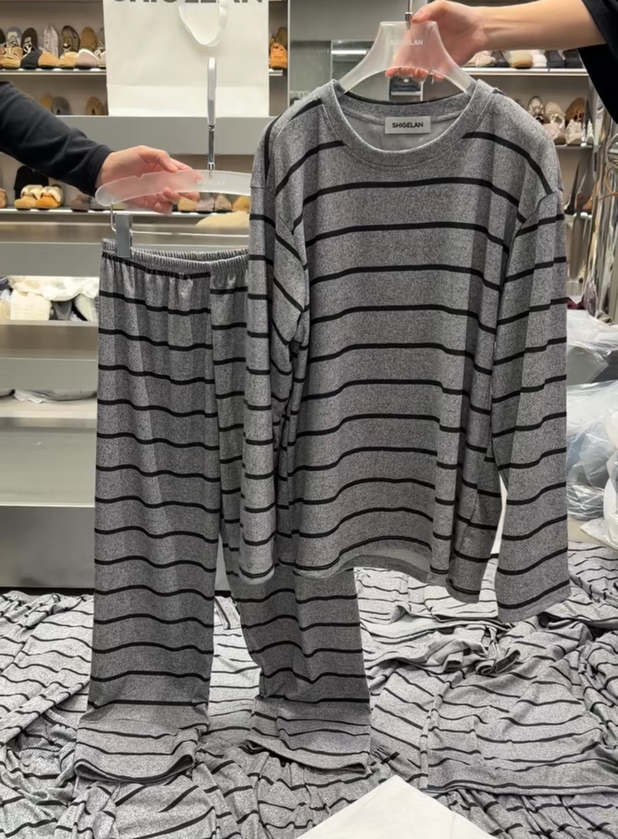 妍西家 诗歌兰女装25秋冬款0929舒适条纹长袖上衣+长裤家居套装女