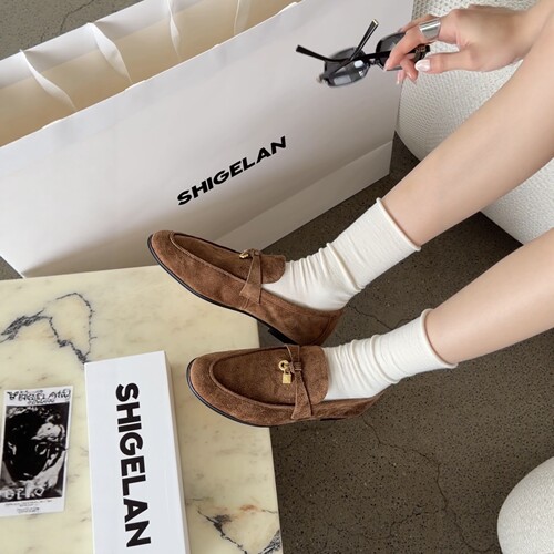 妍西家诗歌兰女装26秋款真皮棕色平底一脚蹬乐福鞋金属扣26005-6