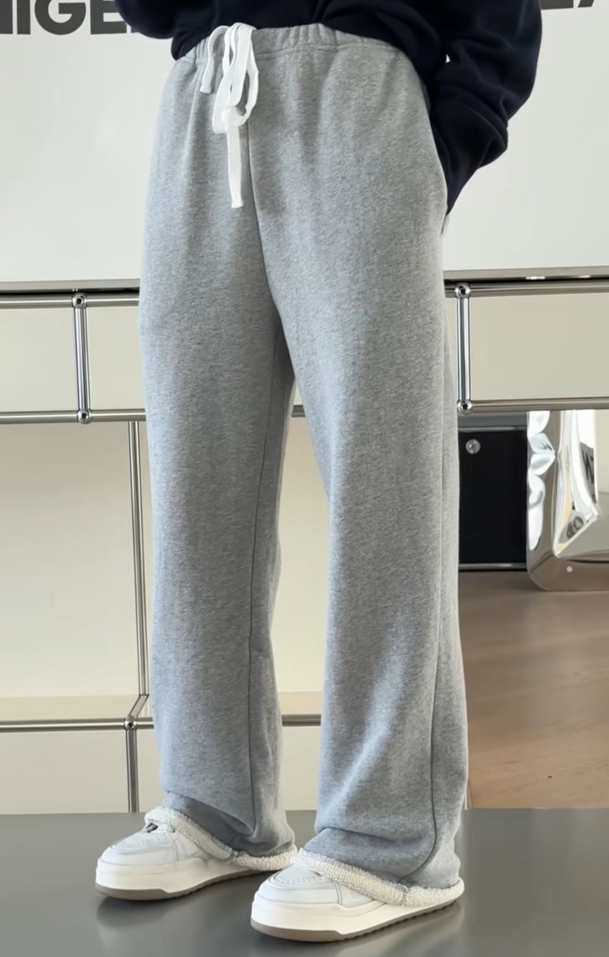 妍西家 诗歌兰女装25冬款58487时尚灰抽绳松紧腰加绒直筒显瘦卫裤