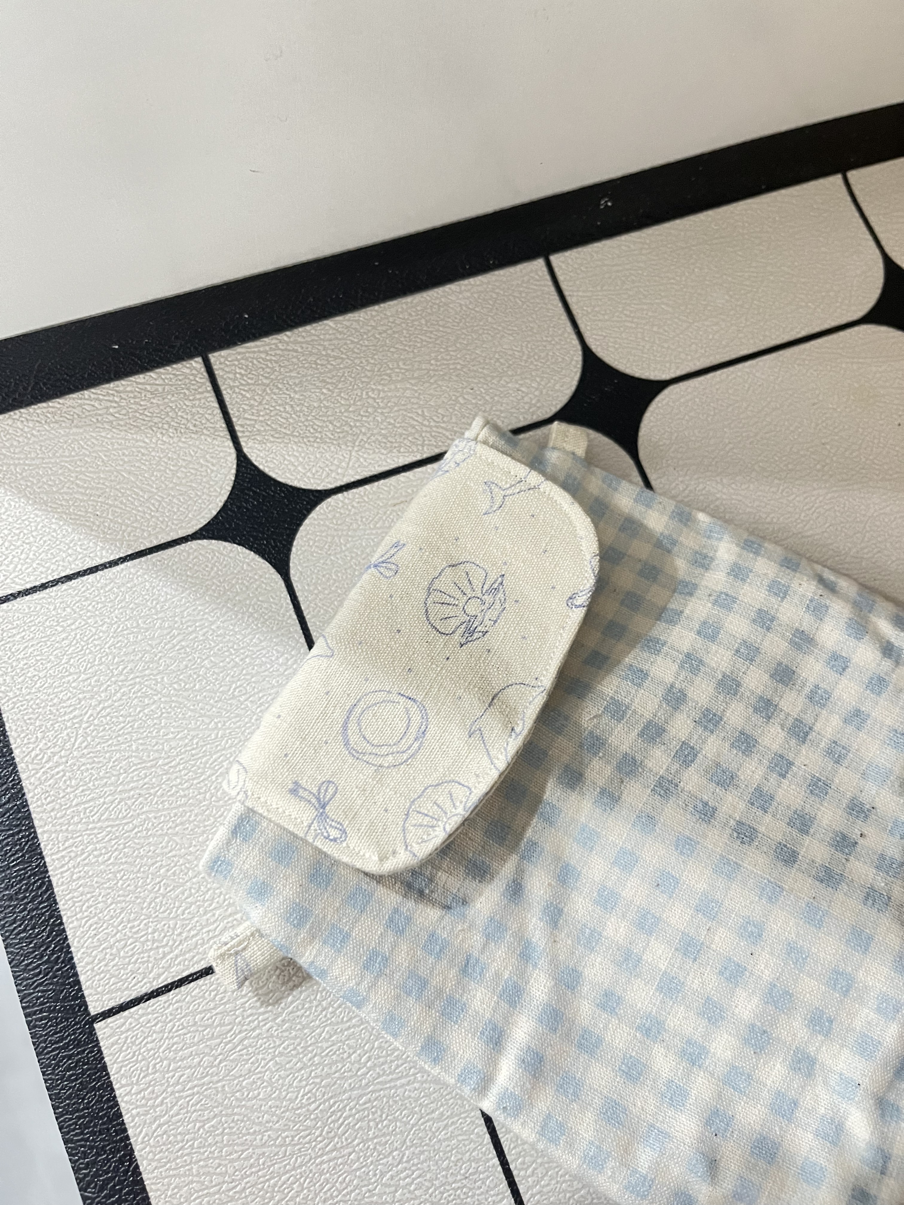 【时屿手作】土布自制放手机包蓝色格子翻盖收纳袋配可调节包带