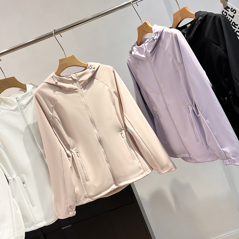 户外防风防水登山服软壳冲锋衣2025秋冬季显瘦百搭薄绒连帽外套女