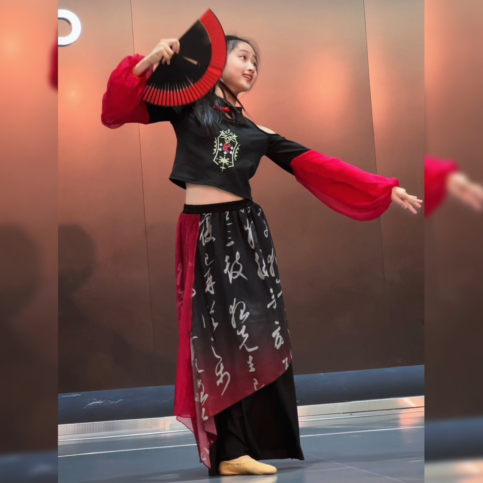 中国风儿童古典舞蹈服女汉字印花表演服国潮爵士舞中式舞台演出服